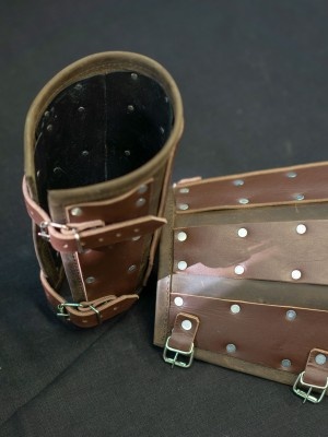 Leather brown medieval bracers Prêt à expédier