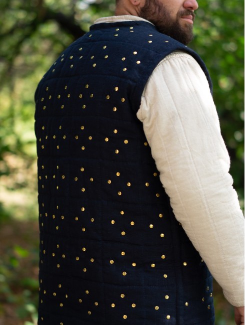 Fake brigandine – gambeson with rivets Gambesón.