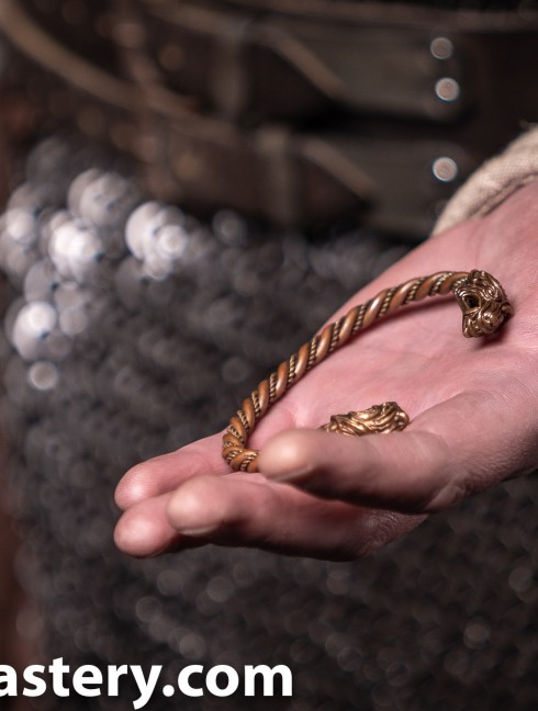 Bracelet with wolf heads Castings