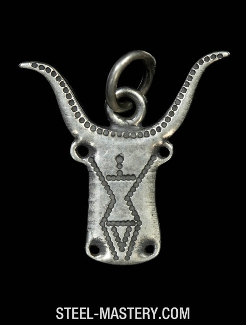 Female figure on the bull's head Pendants
