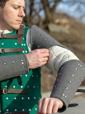 Woolen biceps protection