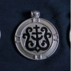 Pendant with a cross and heraldic ornaments image-1