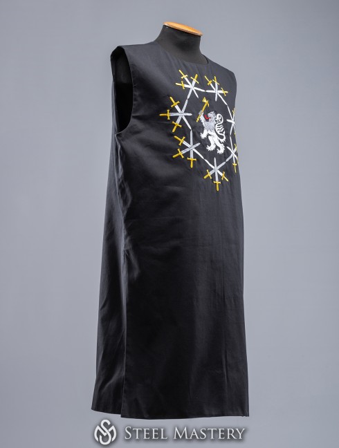 Tabard with swords and lion Divise