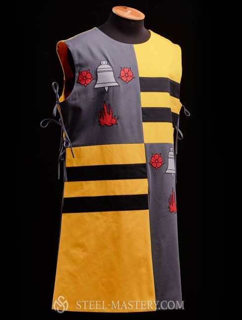 QUARTER COLORED TABARD WITH BELL Waffenröcke