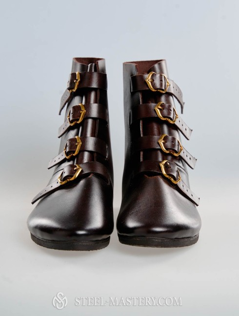 High boots with buckles, 15th century Füße