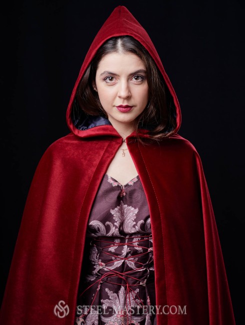 Medieval cape with hood  Manteaux et capes