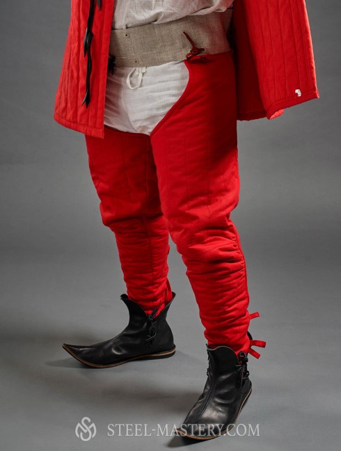 Padded chausses with a kneecap Chausses gambisonnées