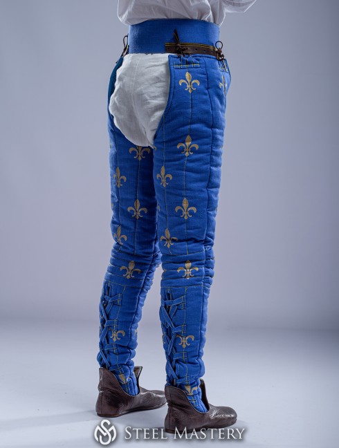 Padded chausses with a kneecap Gepolsterte beinlinge