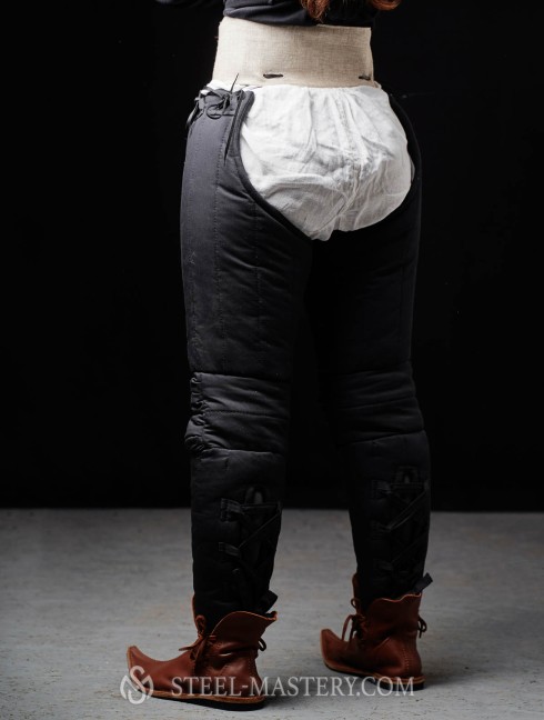 Padded chausses with a kneecap Gepolsterte beinlinge