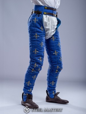 Padded chausses with a kneecap