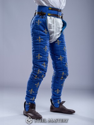 Padded chausses with a kneecap Padded chausses