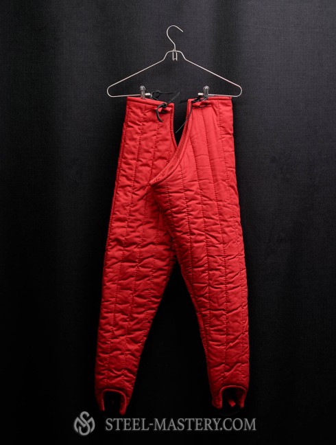 Red padded chausses 