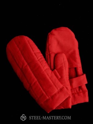 Padded mittens in red color  Armadura acolchada preparada