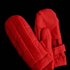 Padded mittens in red color  image-1