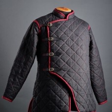 Short HEMA style gambeson with diamond stitching image-1