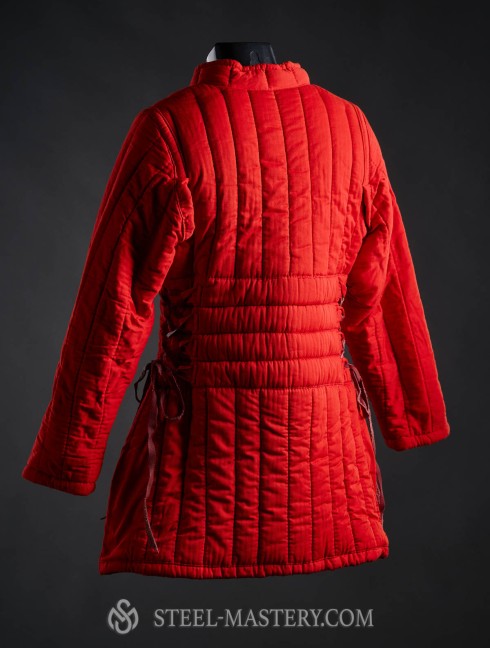 Red women’s gambeson, L-size Armadura acolchada preparada