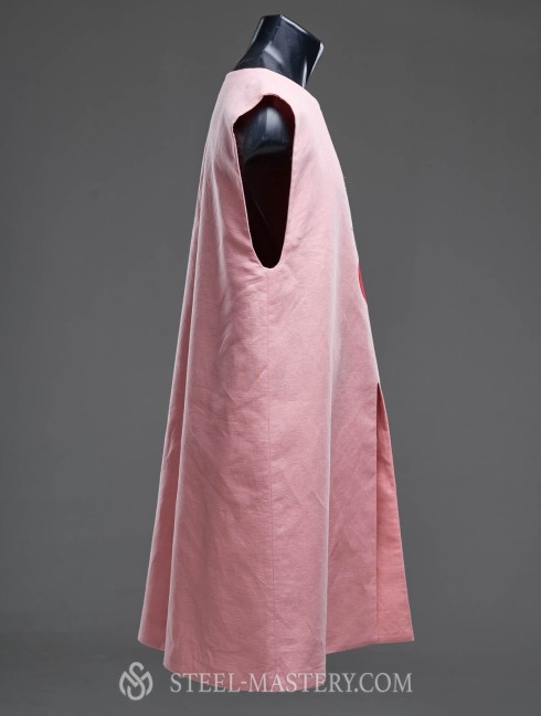 Knight linen tabard  with an crown, creas and red heart.  Alte Kategorien