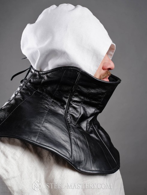 Leather padded aventail with back lacing Kettenhauben und kettenbrünnen