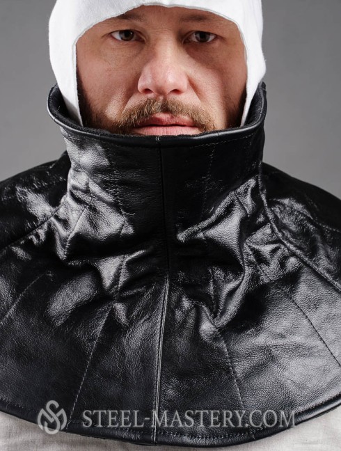 Leather padded aventail with back lacing Kettenhauben und kettenbrünnen