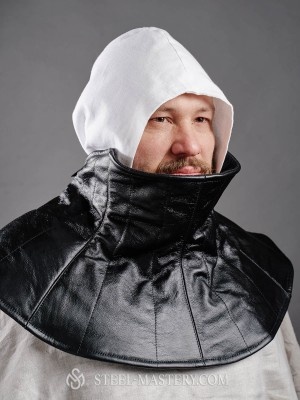 Leather padded aventail with back lacing Kettenhauben und kettenbrünnen