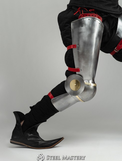 Full plate legs of the XIV-XV centuries, a part of Churburg style armor Plattenrüstungen