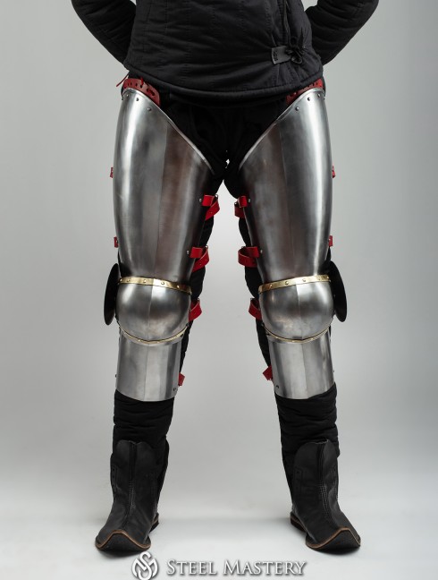 Full plate legs of the XIV-XV centuries, a part of Churburg style armor Armure de plaques