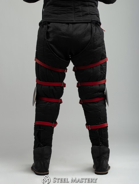 Full plate legs of the XIV-XV centuries, a part of Churburg style armor Armure de plaques