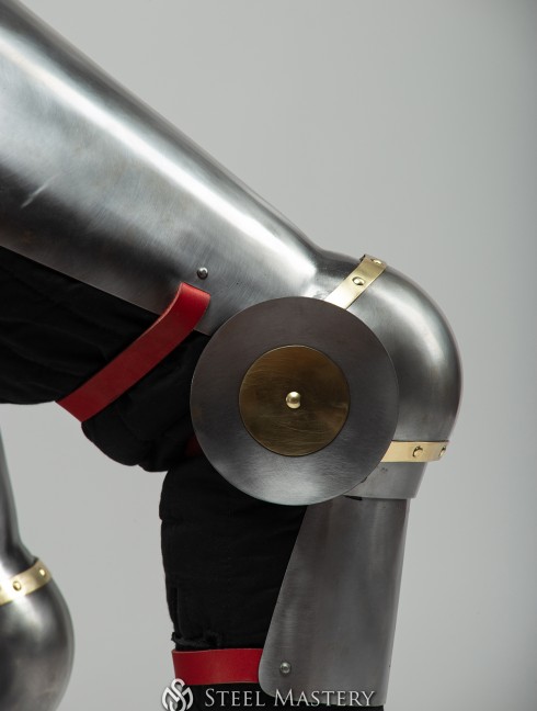 Full plate legs of the XIV-XV centuries, a part of Churburg style armor Plattenrüstungen