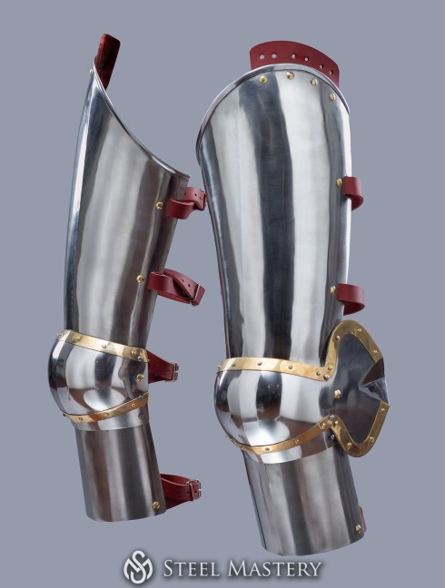 Full plate legs of the XIV-XV centuries, a part of Churburg style armor Plattenrüstungen