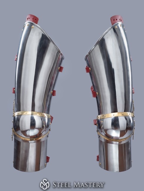 Full plate legs of the XIV-XV centuries, a part of Churburg style armor Armure de plaques