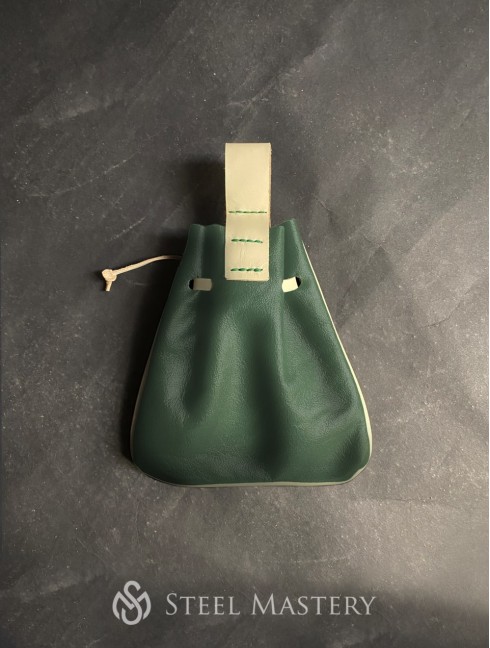 Viking green leather belt bag  Categorías antiguas