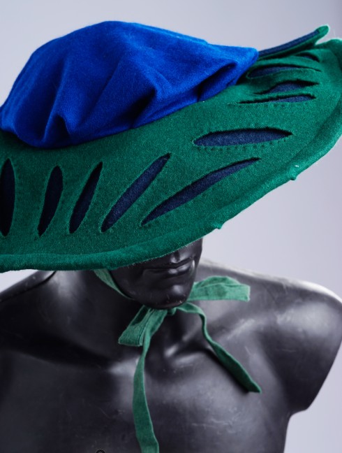 Landsknecht hat with cuts on brim Copricapo