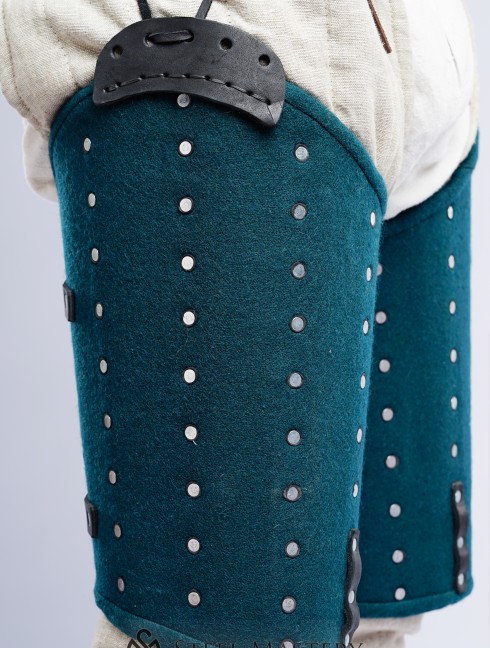 Green woolen thigh protection Old categories