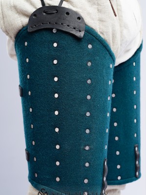 Green woolen thigh protection