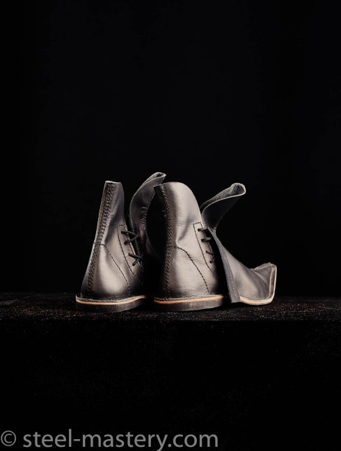 Black Poulaines Prêt à expédier