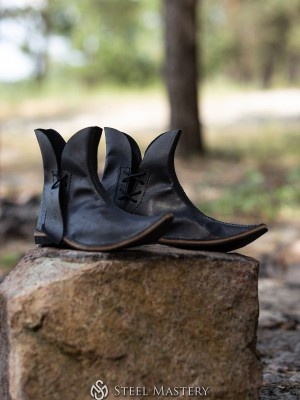 Black Poulaines Prêt à expédier