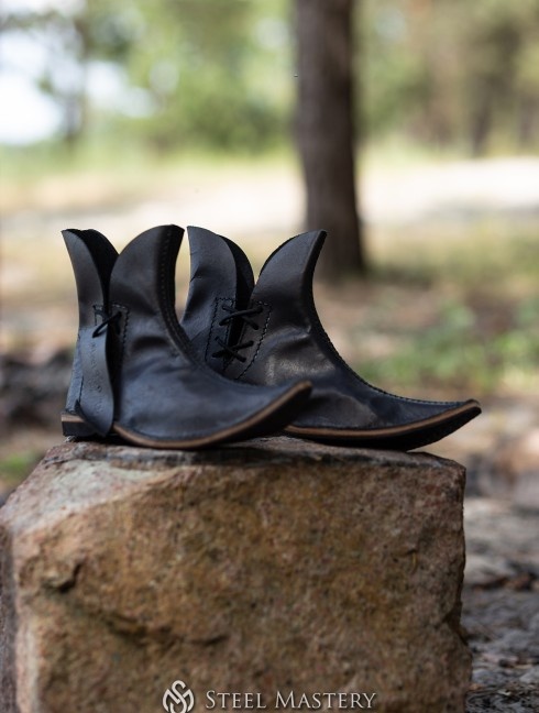 Black Poulaines Pronte per essere spedite