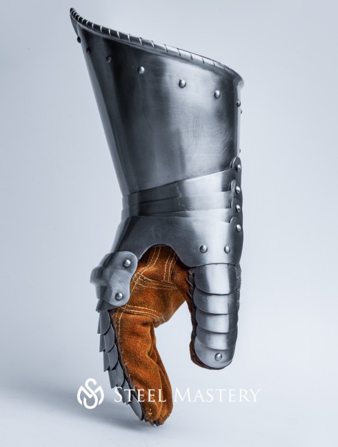George Clifford Fingered Gauntlets, 16 century Corazza
