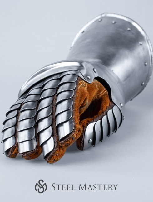 George Clifford Fingered Gauntlets, 16 century Plate armor