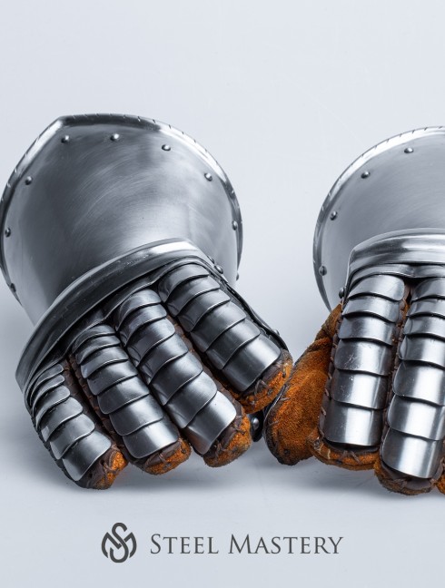 George Clifford Fingered Gauntlets, 16 century Armadura de placas