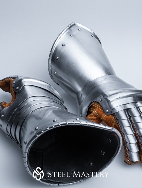 George Clifford Fingered Gauntlets, 16 century Plate armor