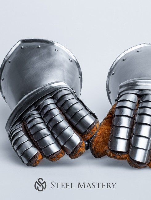 George Clifford Fingered Gauntlets, 16 century Plate armor