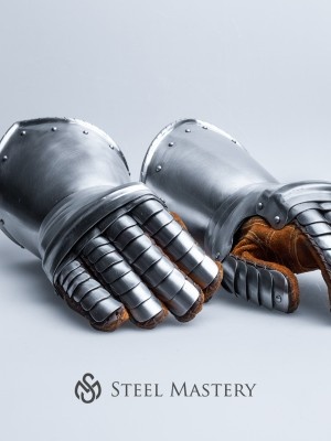 George Clifford Fingered Gauntlets, 16 century