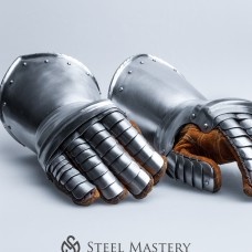 George Clifford Fingered Gauntlets, 16 century image-1