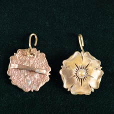 Twin mantle clasp in the form of roses 1380-1800  1 pair in stock  image-1