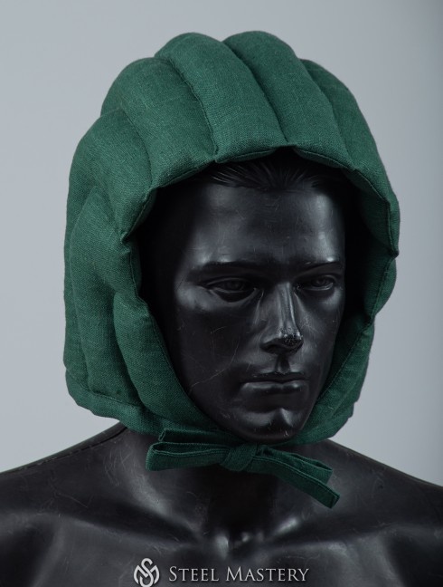 Padded green cap for helmet  Armures gambisonnées prêtes-à-porter