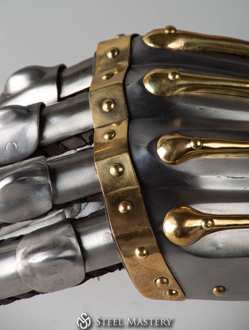 Milano Hourglass Gauntlets 1370-1390 years Plate armor
