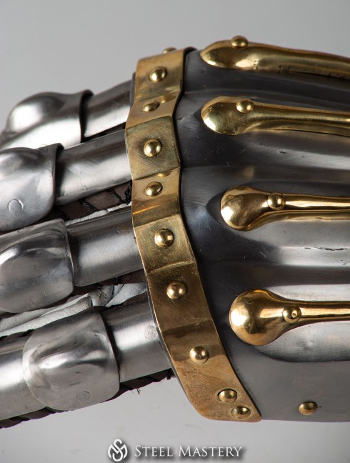 Milano Hourglass Gauntlets 1370-1390 years Armadura de placas