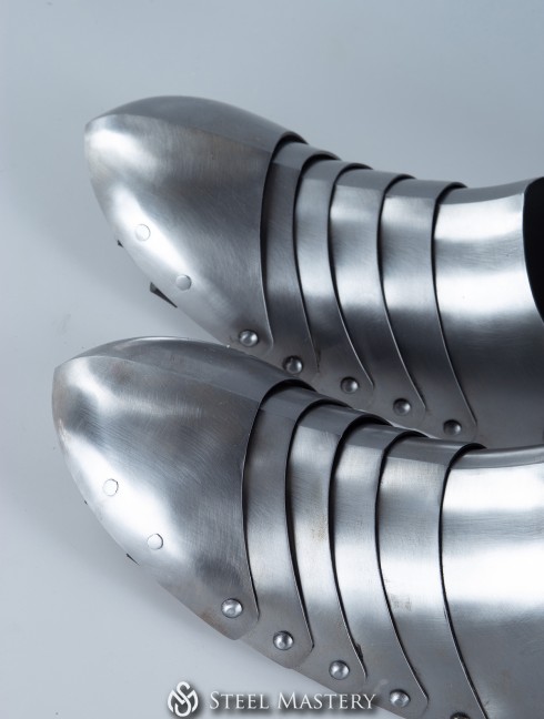 Milanese blunt toe sabatons, 1450-1485 years.  Armure de plaques