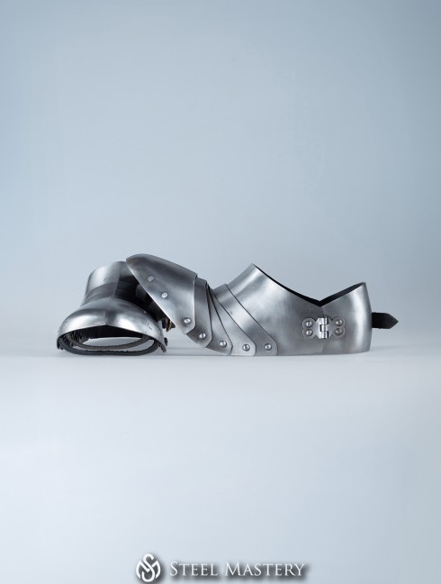 Milanese blunt toe sabatons, 1450-1485 years.  Armure de plaques
